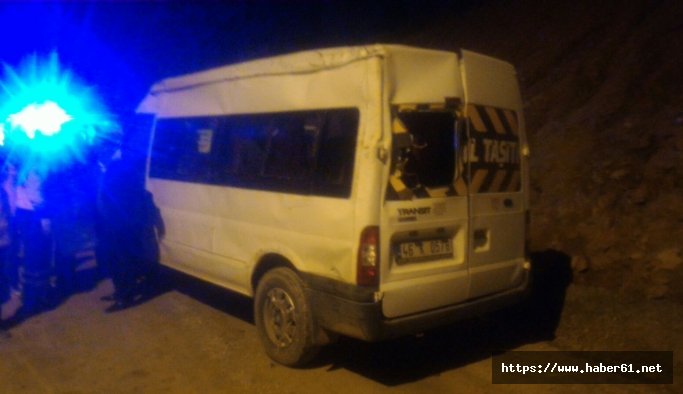 Öğrenci servisi şarampole devrildi: 14'ü öğrenci, 15 yaralı