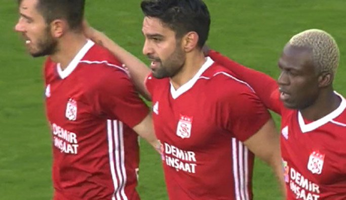 Muhammed attığı gole sevinemedi