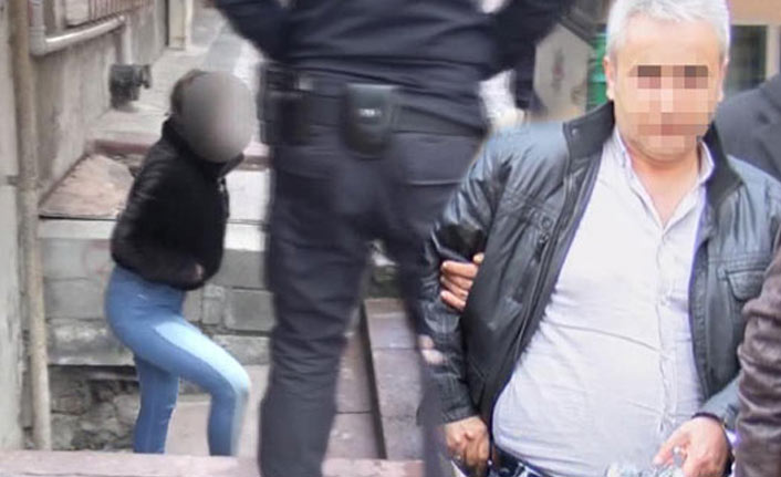 Baba, kızı dışarı çıkmasın diye...