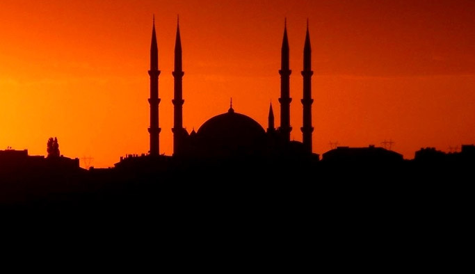 Bu gece Mevlid Kandili: Kandiliniz mübarek olsun