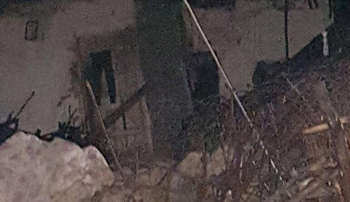 Bir evde göçük: 3 ölü, 5 yaralı