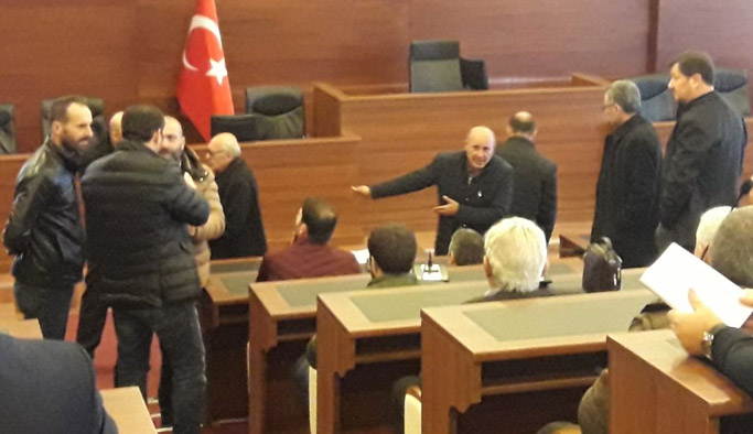 Mecliste sinirler gergin... Kanuni Bulvarı mağdurları Gümrükçüoğlu'nu bekliyor