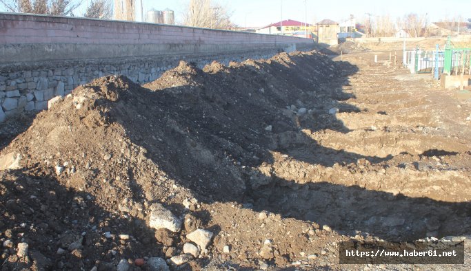 Ölü yok ama 250 mezar kazıldı!