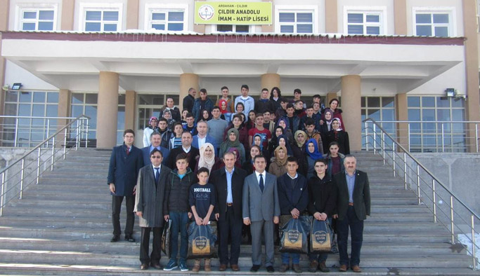 Trabzon'da İmam Hatip Lisesi'nden kardeş okula yardım