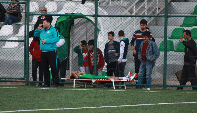 Amatör maçta ambulans krizi