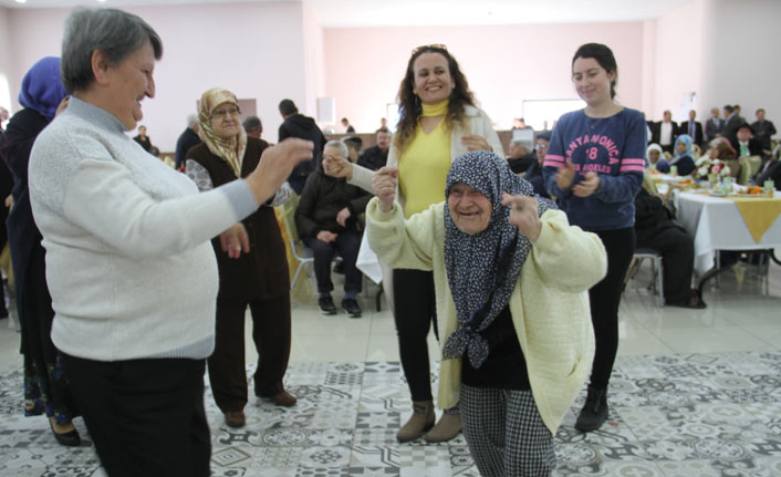 Huzurevinde yılbaşı kutlaması!