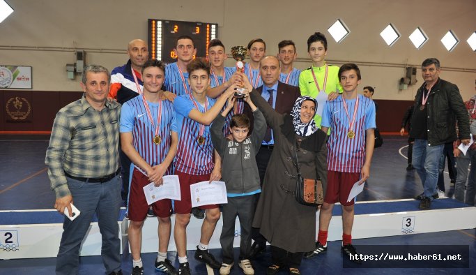 Futsalda lise öğrencileri hünerlerini gösterdi 