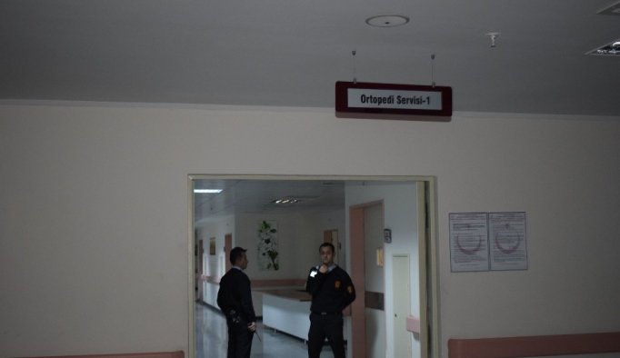 Hastanede kendini vurdu