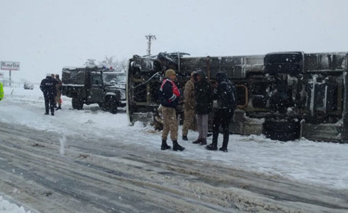Elazığ'da servis aracı devrildi!
