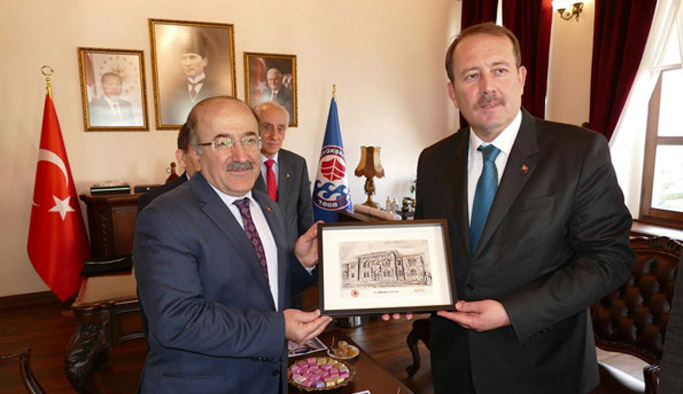 Harun Karaca'dan Başkan Gümrükçüoğlu'na ziyaret