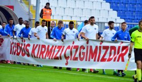 "Kudüs kırmızı çizgimizdir" pankartı