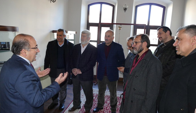 Başkan Gümrükçüoğlu STK yetkilileri ile istişare yaptı