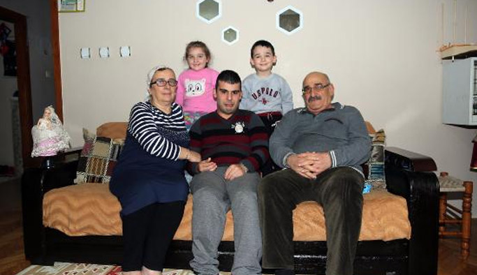 Rize'de Duygulandıran Yaşam Hikayesi: Engelli Evlat Edindi, 52'sinde İkiz Sahibi Oldu