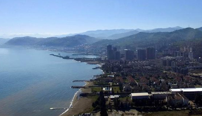 Trabzon'da denizin üzerine golf sahası