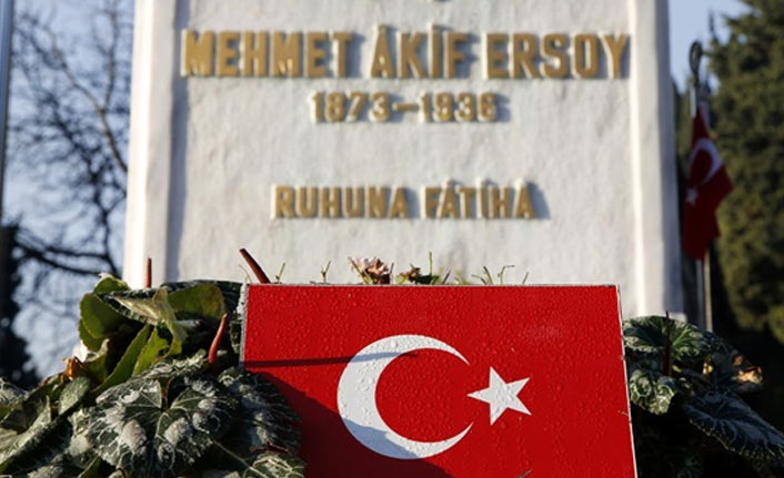 Mehmet Akif Ersoy mezarı başında anıldı