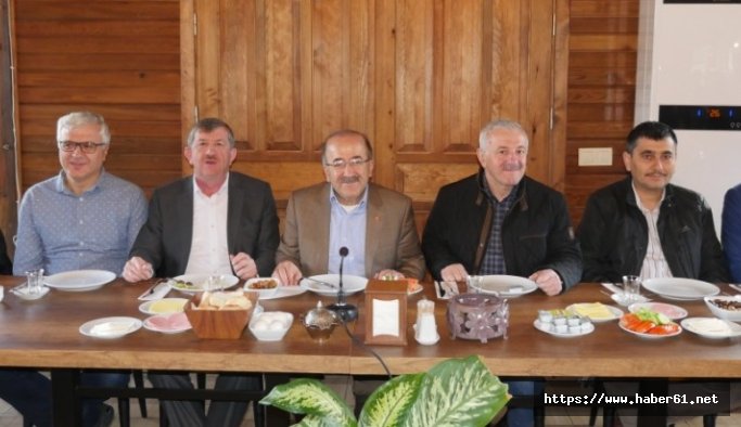 Başkan Gümrükçüoğlu, belediye çalışanları ile bir araya geldi