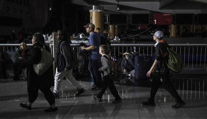 Elektrikler kesildi Havalimanı felç oldu