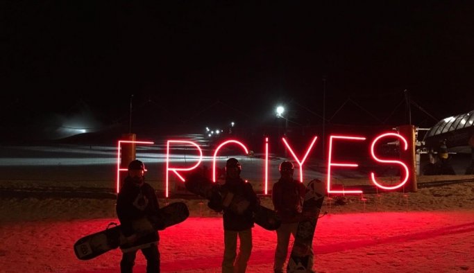 Gece kayağına büyük ilgi