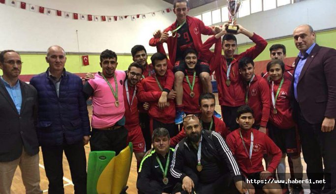 Savaşan Yıldızlar üst lige çıktı