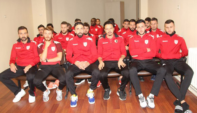 Futbolcular yönetime ateş püskürdü