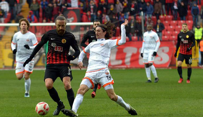 Eskişehirspor Adanaspor'a mağlup oldu