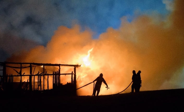 Ahşap ev alev aldı: 6 ölü