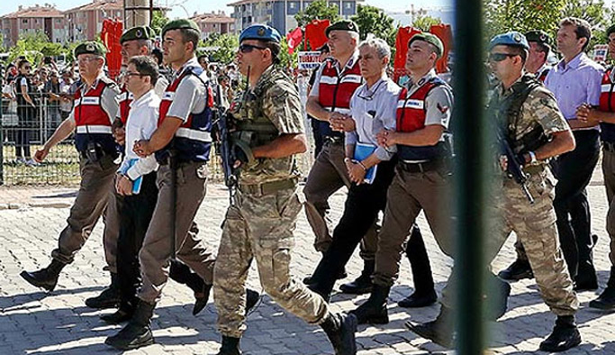 Darbe sanıkları tek tip giyinecek!