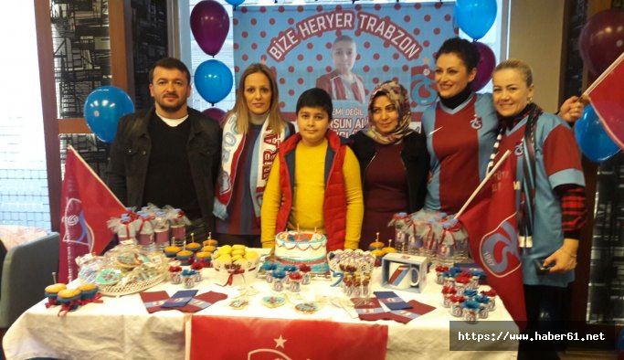 Trabzonsporlu futbolculardan lösemi tedavisi gören Dursun Ali'ye büyük moral