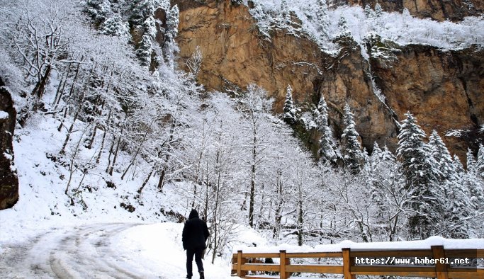 Kar yağdı, Sümela Manastırı bembeyaz oldu