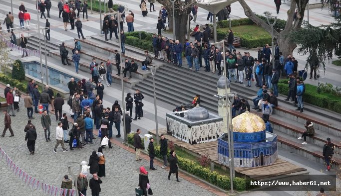 Trabzon'da turist Mescid-i Aksa maketine yaslandı, ortalık karıştı