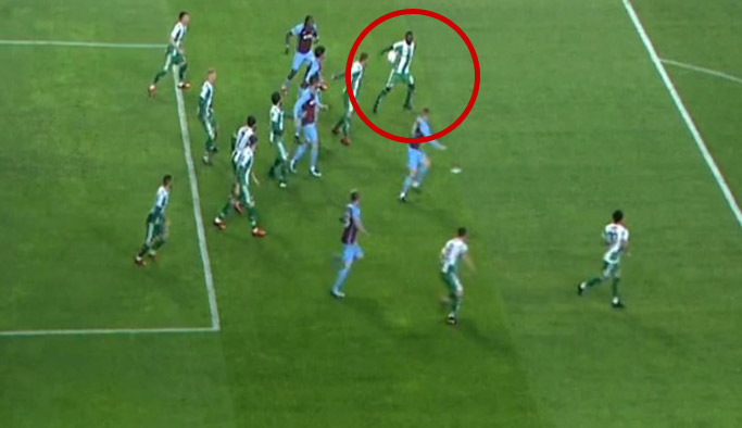 Konyaspor Trabzonspor maçında tartışma yaratan pozisyon