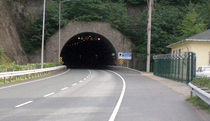 Trabzon'daki o tünele dikkat: Karayolları uyardı
