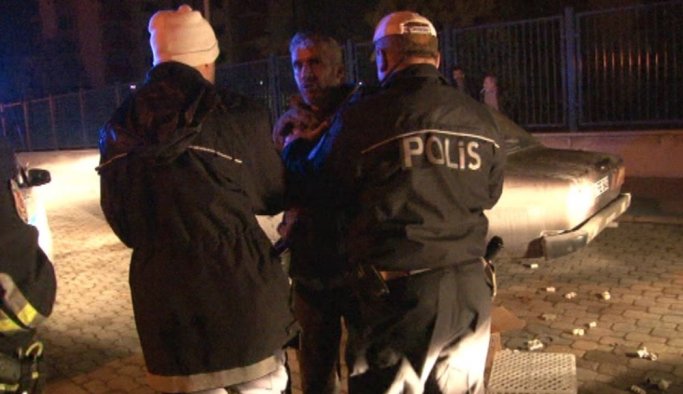 Önce arabasını yakmak istedi, sonra gazetecilere saldırdı