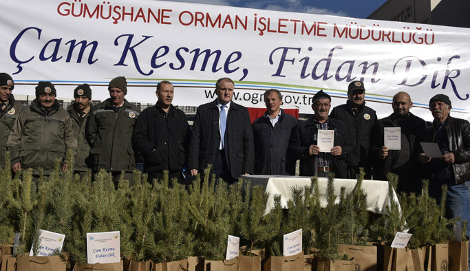 Gümüşhane'de vatandaşlara fidan dağıtıldı