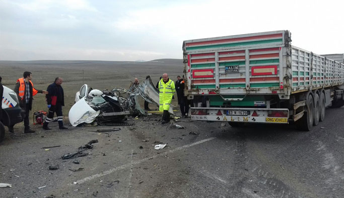 Kaza: 1'i bebek 4 ölü, 1 yaralı