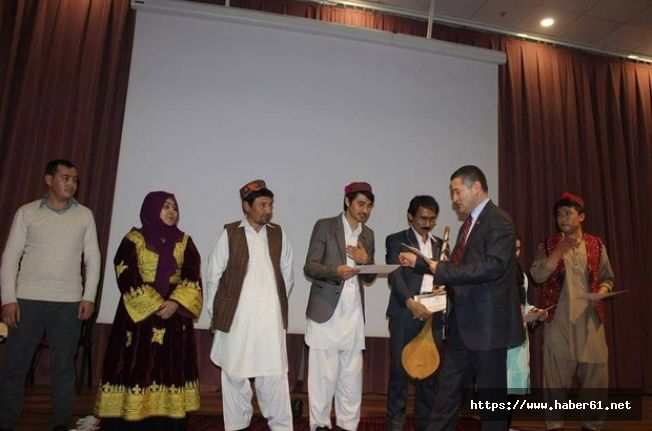 Trabzon'da Afganlı göçmenler sertifikalarını aldı