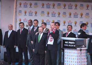 Başbakan Özak'ı tebrik etti