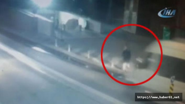 Sarıyer’de metro çıkışında öğrenci servisi yayaya çarptı