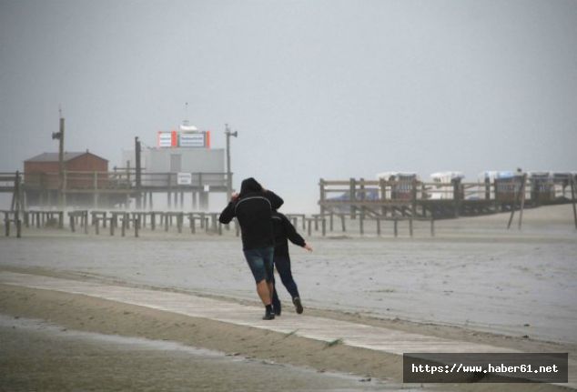 Almanya’da kasırga alarmı