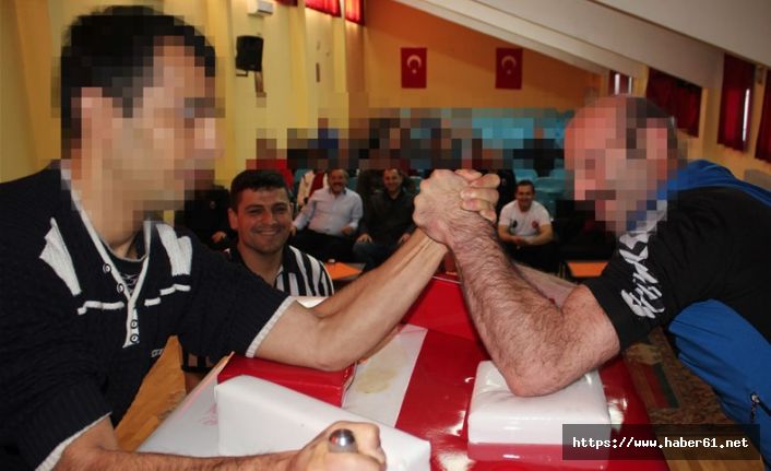 Hükümlüler bilek güreşinde yarıştı