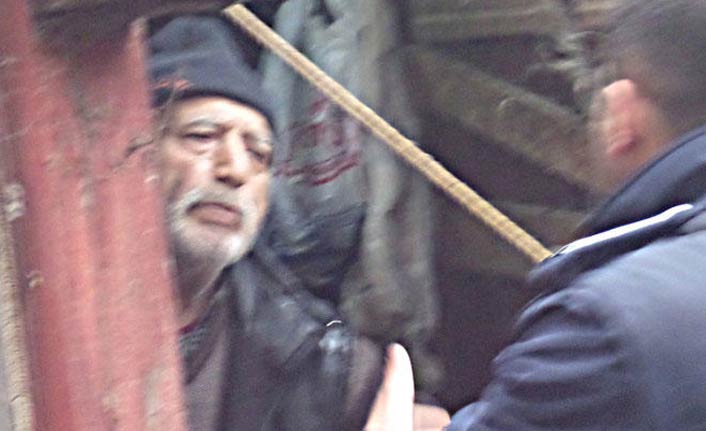 Evden kamyonlar dolusu çöp çıktı!