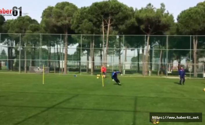 Onur perfromansı ile dikkat çekiyor