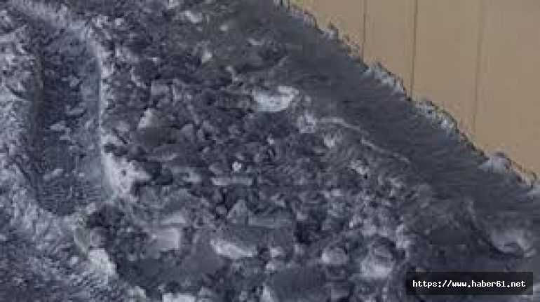 Kazakistan'da siyah kar yağdı!