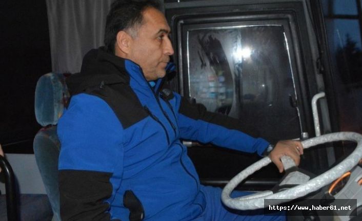 Sahada hoca, otobüste kaptan