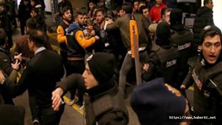 Arda Turan İstanbul'a geldi, polisle taraftar birbirine girdi.