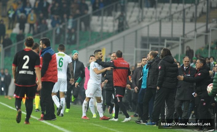 Gençlerbirliği Bursapsor: Maç bitti saha karıştı