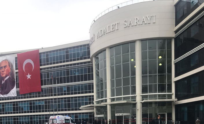 Adliye koridorunda kavga çıktı!