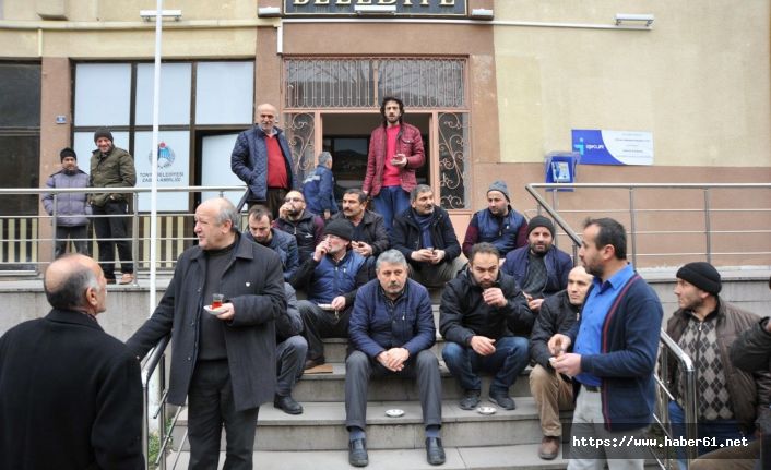 Tonya’da esnaf, belediyenin kaldırım kararına kızdı, kepenk kapattı