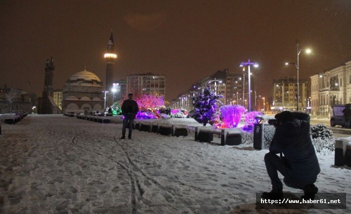 Yoğun kar yağışı kartpostallık görüntüler oluşturdu