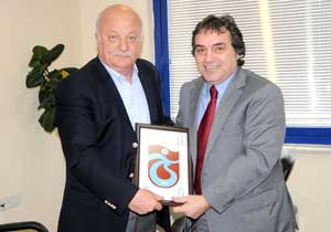 Şener'den Serdar Bali'ye plaket